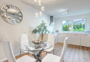 Sofort bezugsfrei - großes Reihenhaus frisch renoviert.