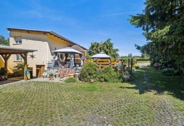 Provisionsfrei - Haus auf großem Grundstück in ruhiger Lage mit Koiteich und PV-Anlage