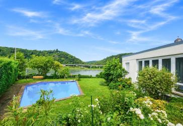 Bauhausvilla - auf einer Ebene - in unverbaubarer Rheinlage Ca. 5 Min. Bad Honnef!