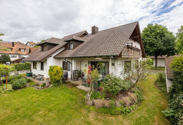 Vermietetes Zweifamilienhaus in guter Lage in Steißlingen
