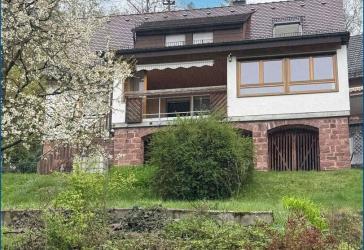 Älteres, charmantes Einfamilienhaus teilrenoviert mit großem Grundstück! **provisionsfrei**
