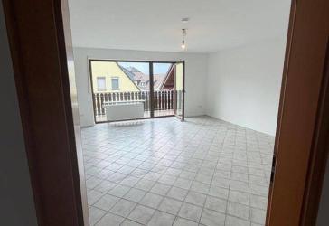Erstbezug nach umfassender Sanierung: Wohnung in bester Lage! mit Balkon in der erste Etage