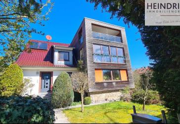 Beeindruckendes Zweifamilienhaus mit Kubus! Mit viel Charme u liebevoll angelegtem Garten!