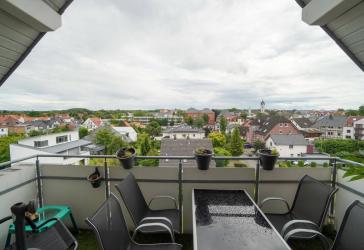 4-Zimmer-Wohnung mit zwei Balkonen, Aufzug, Tiefgarage, zentral aber ruhig beim Marktkauf