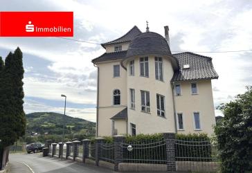 Representative Villa mit Altbaucharme und drei Wohneinheiten