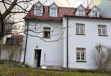 Exklusives kernsaniertes Einzeldenkmal mit drei hochwertigen Apartments