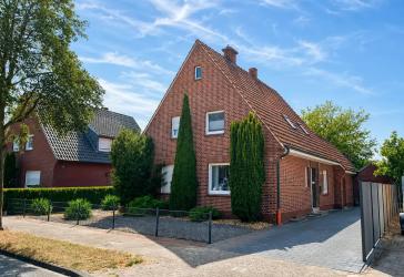 Provisionsfrei: Großzügiges, fortlaufend modernisiertes Einfamilienhaus mit ca. 146 m², Garten, Sauna, Pool und Terrasse in Epe