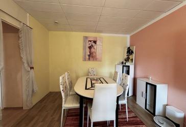 Freie 2-Zimmer-Whng. mit Stellplatz zum Verkauf.