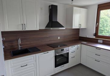 Helle, kernsanierte Wohnung mit neuer Einbauküche und Balkon