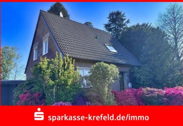 Freistehendes Einfamilienhaus mit Garage