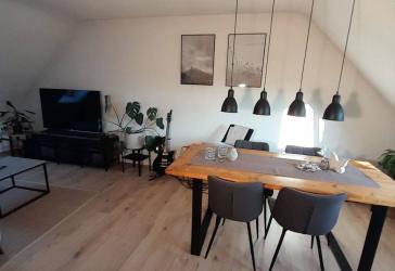 Attr.Dach-Whg, Einbauküche+Glasfaser sucht früher od. 01.07.26 ruhige berufst. Nichtraucher/in