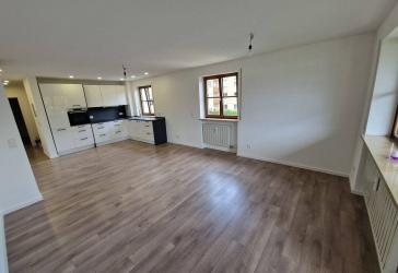 Prov. frei, sanierte 2-Zi.-Wohnung in Freilassing, 1. OG, Balkon, gr. Keller, Lift