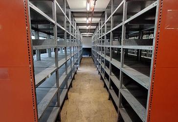 Lagerhalle im 1. OG mit Regalsystem 2-stöckig