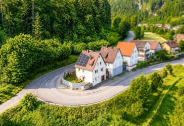 Charmantes Einfamilienhaus in naturnaher Lage – modernisiert, hell und mit schönem Ausblick