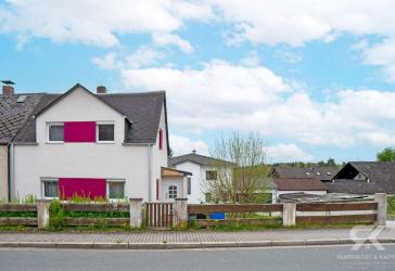 Kernsanierte Doppelhaushälfte mit neuer Einbauküche und schönem Grundstück im Weidener Westen