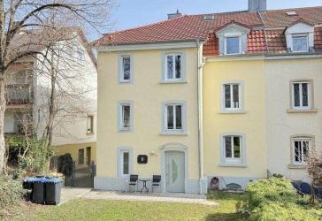 Zentrumnahes Dreifamilienhaus mit großem Garten und Hohentwielblick - alle Wohnungen bezugsfrei