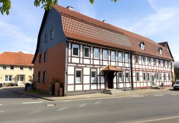 Geräumiges Fachwerkhaus - zu drei Seiten freistehend - in Lüthorst