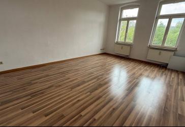 3.OG / Bad mit Wanne + Fenster / Balkon an der Küche - frei ab sofort