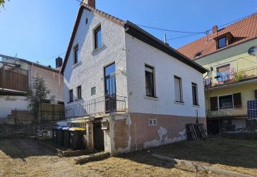 *provisionsfrei* Sanierungsbedürftiges Einfamilienhaus mit Grundstück in Schiffweiler, ruhige Lage