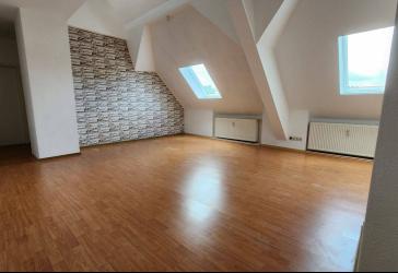 Helle 110 m² Dachgeschosswohnung mit 4 Zimmern in angenehmer Wohnlage