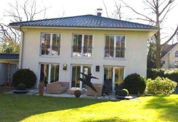 Ein perfektes Haus für ein anspruchsvolles Paar, südliche Stadtrandlage Berlins im sog. Goldstaubviertel, ruhige Wohnlage nahe Zehlendorfer Damm