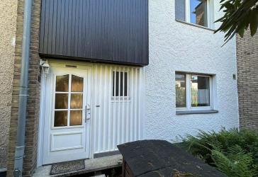 Charmantes Reihenhaus mit Potenzial in ruhiger Lage !