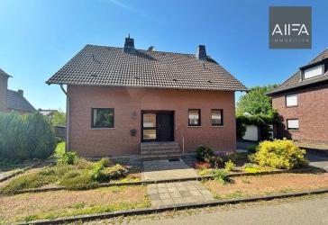 AllFa - Klassisches Einfamilienhaus in idyllischer Lage von Geilenkirchen-Leiffarth!