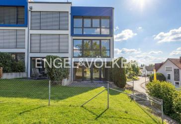Lichtdurchflutetes Reihenendhaus mit exklusiver Dachterrasse
