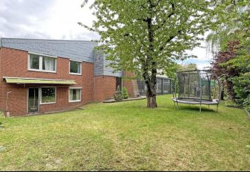 Architektenhaus mit Charme & großzügigem Garten in ruhiger Wohnlage als Hinterbebauung mit Doppelgarage