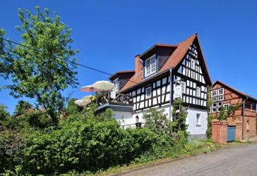 Außergewöhnlicher und moderner Landsitz auf großem Grundstück