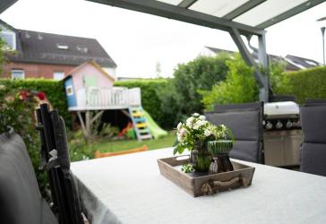 *provisionsfrei* Modernisiertes Reihenendhaus in Mettmann Champagne. Großer Garten, Fasssauna und Spielstraße