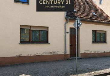 Sanierungsobjekt mit Potenzial - Großzügiges Ein- oder Zweifamilienhaus