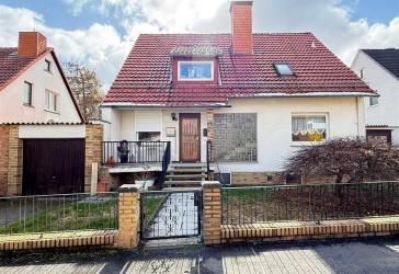 Zweifamilienhaus mit Potenzial in Elliehausen