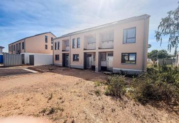 Luxuriöses Reihenendhaus: Sechs Zimmer, Klima-und Photovoltaikanlage, energetisch höchstmodern in EH40/QNG und geförderte Finanzierung.