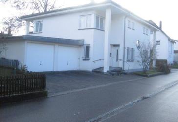 Großzügige 3-Zi-EG-Wohnung m. Garten: EBK, extra Homeoffice-Raum & Garage inkl.
