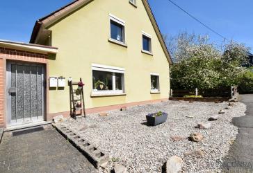 Viel Platz für Ihre Wohnideen - Charmantes Haus mit großem Grundstück & Bachzugang