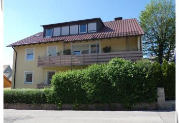 Interessantes Wohn-Ensemble mit 3 Wohneinheiten und 5 Garagen - Altstadtlage Feuchtwangen (Sanierungsgebiet)
