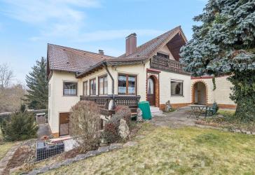 Großzügiges Zweifamilienhaus mit Ausbaureserve und vielseitiger Nutzung in Gunzenhausen