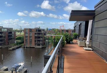 Penthouse der Extraklasse - Exklusives Wohnen in erster Wasserlage am Neuen Delft in Emden