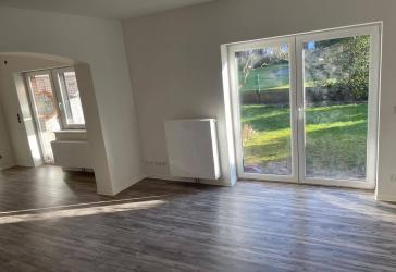 Gut gelegene Wohnung mit Doppelhaus Charakter und vielen Möglichkeiten