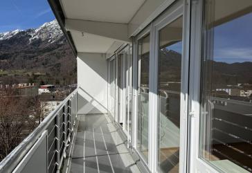 Helle 3-Zimmer-Wohnung im 6. Obergeschoss mit Lift und traumhaftem Bergblick.