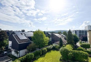 GROßZÜGIGE 3-ZIMMER-WOHNUNG mit 2 Balkons IM BELIEBTEN ETTLINGEN