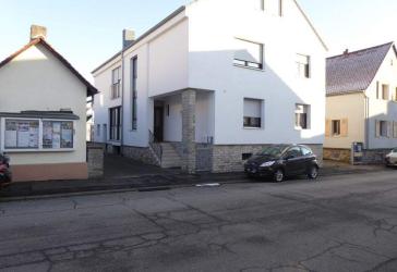 Dachgeschosswohnung mit Charme - attraktive Kapitalanlage!