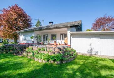 MANNELLA *Modernisiertes Einfamilienhaus mit großem Grundstück* Viel Freiraum und Platz für Ihre Ideen!