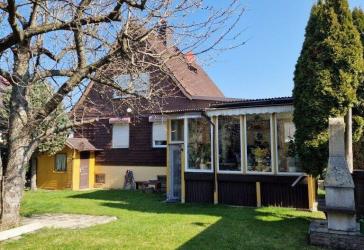 In schöner Siedlungslage erwartet Sie dieses geräumige EFH mit Wintergarten, Keller, Garage und Garten in Delitzsch