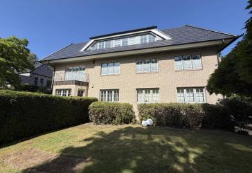 Haus im Haus - Sehr großzügige helle Eigentumswohnung