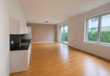 Moderne 3-Zimmer-Wohnung mit offenem Wohnkonzept, 2 Bädern, neuer Einbauküche und eigenem Garten!