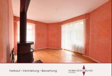 3-Zimmer-Altbauwohnung mit Balkon und Kaminofen in Baden-Baden Innenstadt