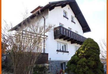 Zum Glück für Ihre Familie - Tolles Einfamilienhaus mit Garten in schöner Siedlungslage in Regen!