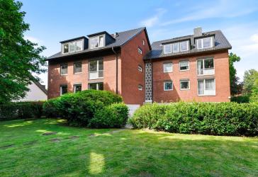 Naturnah. Ruhig. Besonders. Dachgeschosswohnung am Alsterlauf mit Balkon und Garage